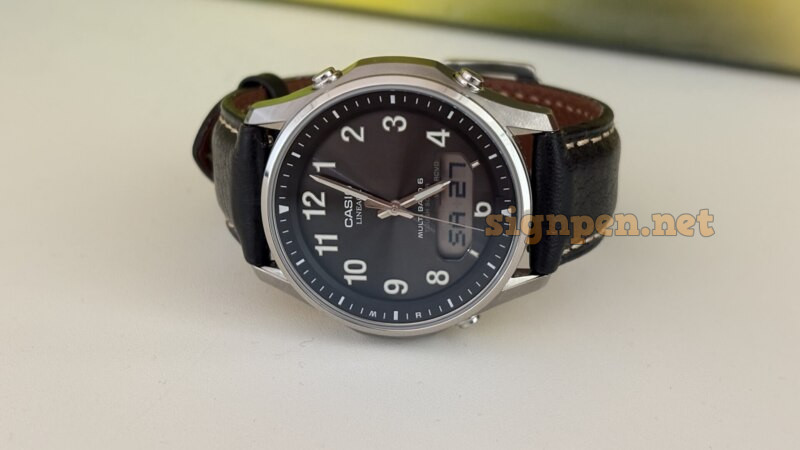 카시오 리니지 시계 단독 사진