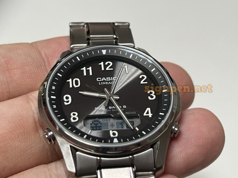 단정한데 케쥬얼하기도 하다.​